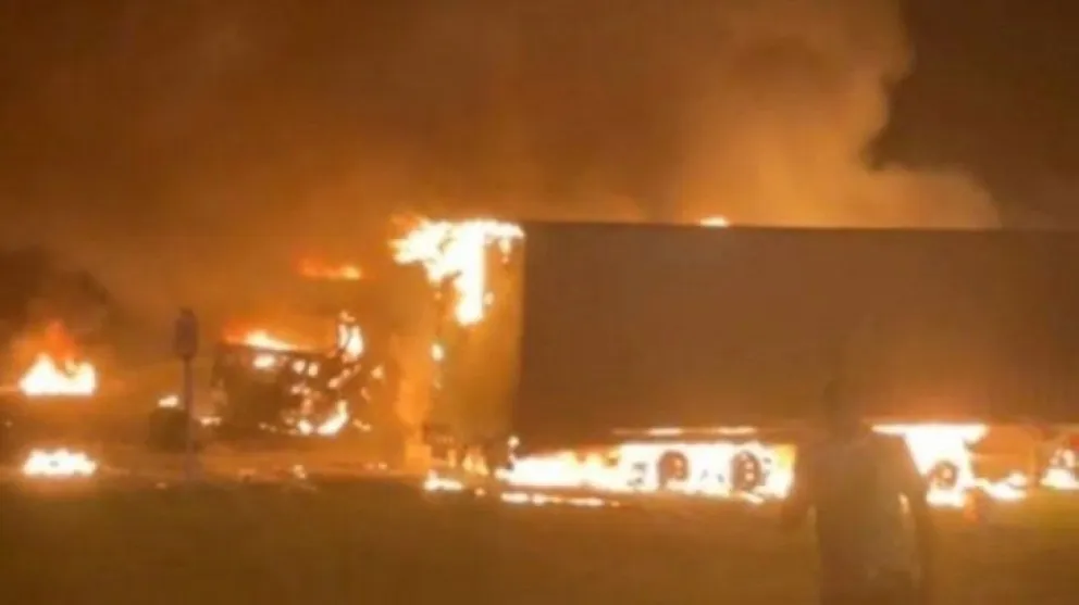 Explotó un camión que transportaba combustible en plena Panamericana: Hay 4 muertos