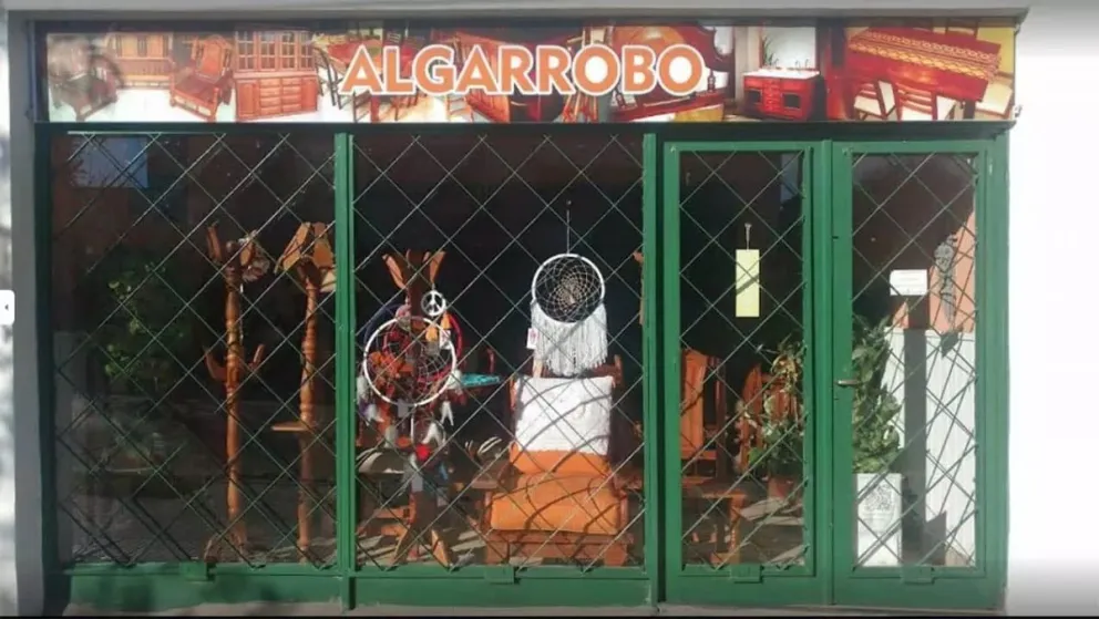 Asalto a Todo Algarrobo: los delincuentes entraron rompiendo una puerta lateral 