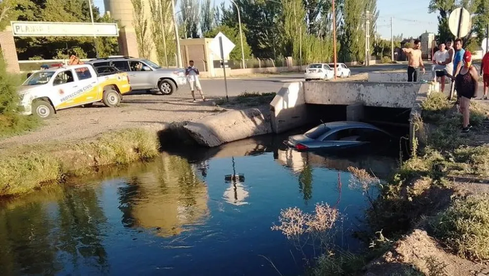 Tres autos involucrados en choque múltiple por la Ruta 151 