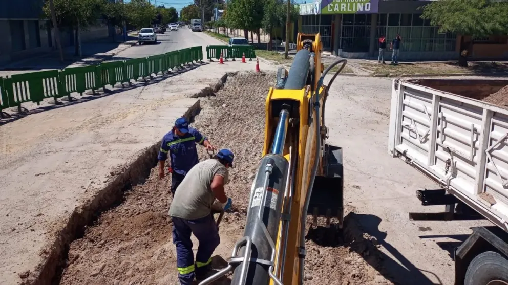 Últimos detalles para finalizar la obra cloacal de calle Alsina