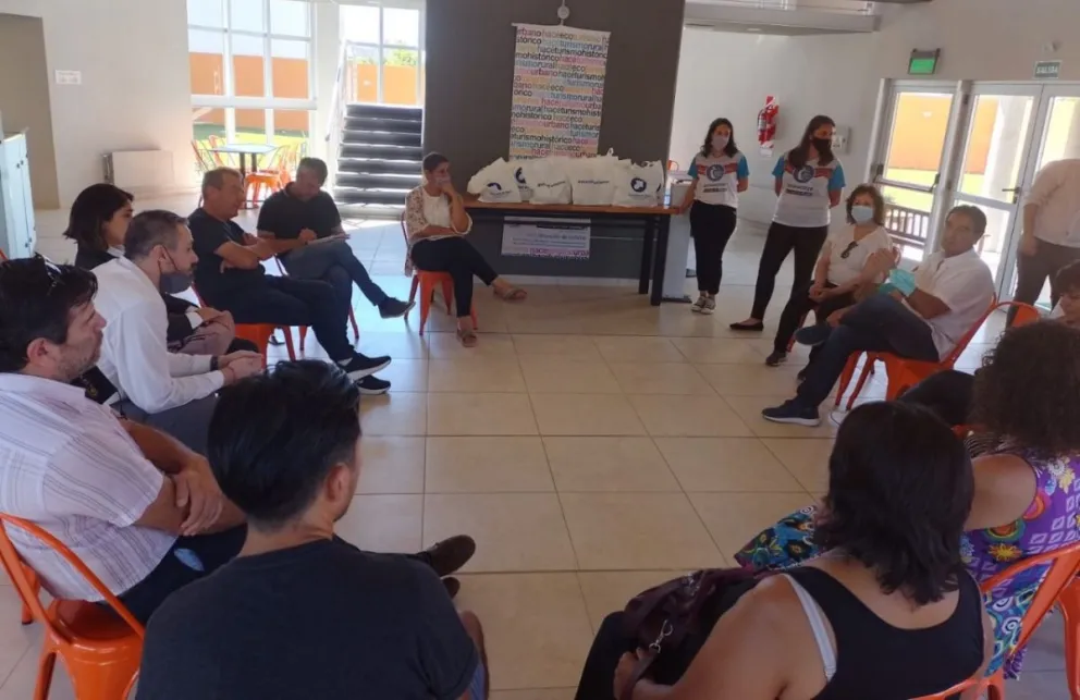Primer encuentro de prestadores turísticos de Roca para afianzar objetivos en común