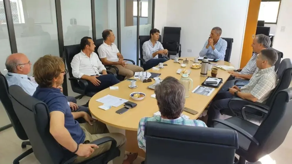 Fruticultura: Producción y Agroindustria se reunió con el CAFI para delinear una agenda de trabajo