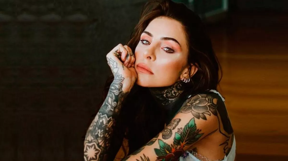 Cande Tinelli al desnudo: la foto sin ropa que publicó y luego ocultó | ANR  :: Agencia de Noticias Roca - Diario online con noticias e información de  Roca.