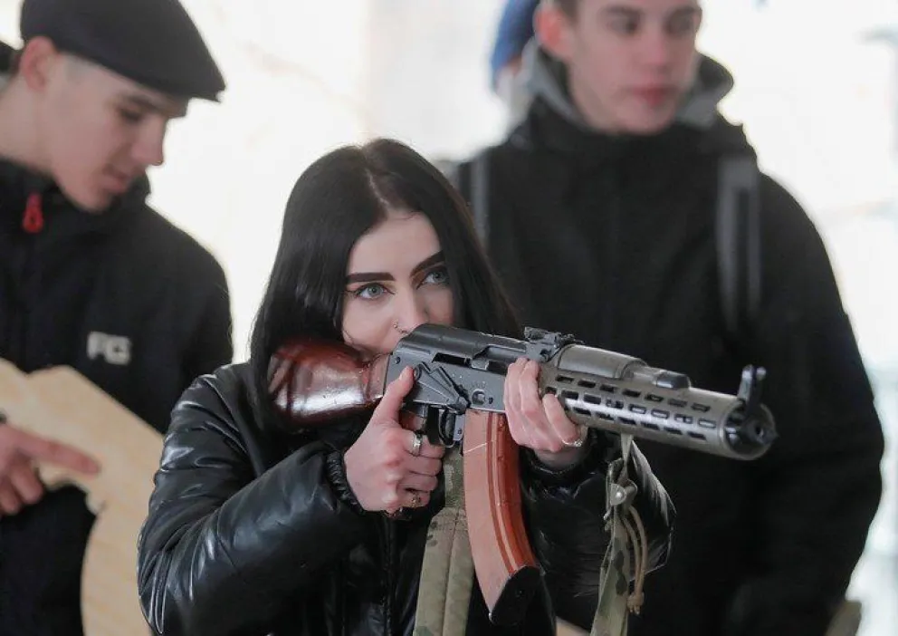 Ucrania declaró estado de emergencia y autorizó a los ciudadanos a portar armas