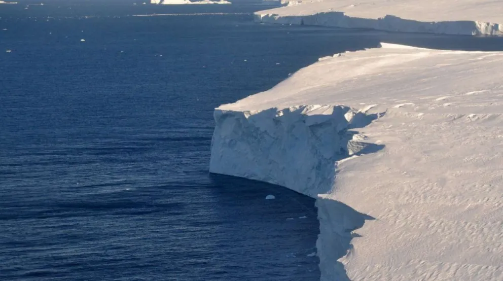 Alerta mundial: el hielo de la Antártida se redujo a la menor superficie de su historia