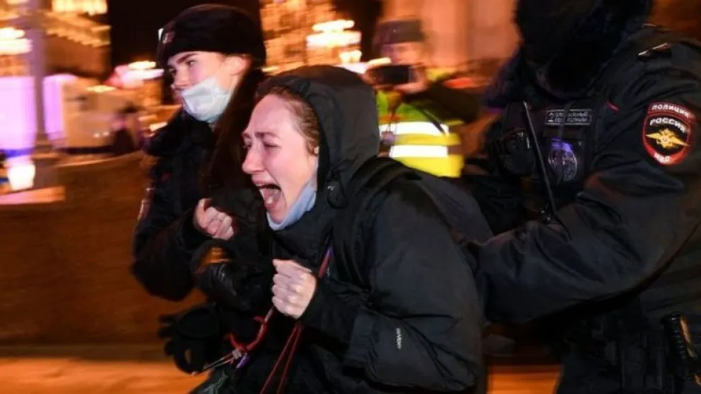 Rusia: hubo más de 2.000 detenidos por protestar contra la guerra