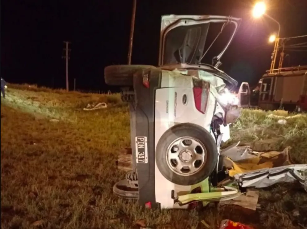 Cinco personas quedaron atrapadas tras un colosal vuelco en Viedma
