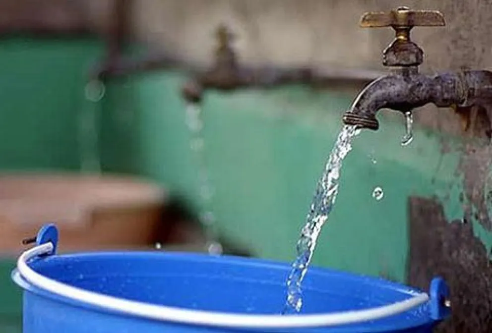 El suministro de agua potable en la zona baja de la ciudad está afectado desde el mediodía. Foto (archivo).