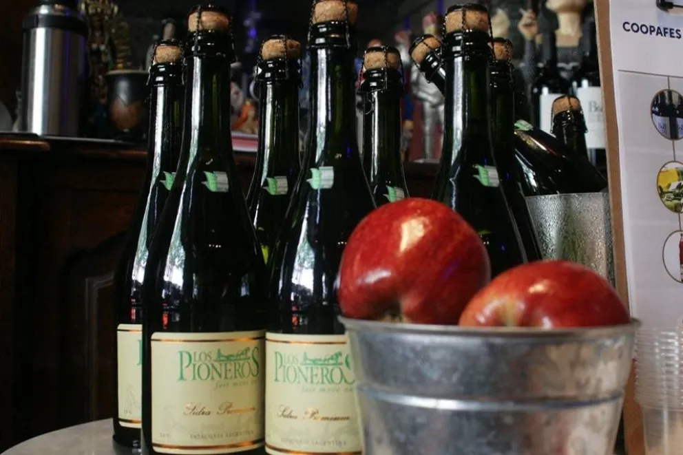 Los Pioneros: de la manzana a la góndola, una sidra bien roquense
