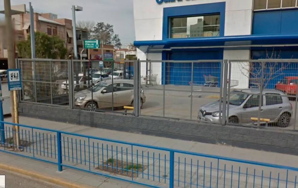 Intentó robar una bicicleta del playón de un supermercado
