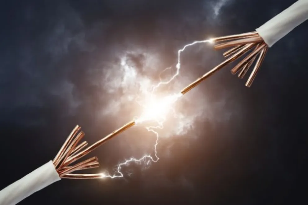 Sufrió una descarga eléctrica una noche de lluvia y la empresa tiene que indemnizarlo