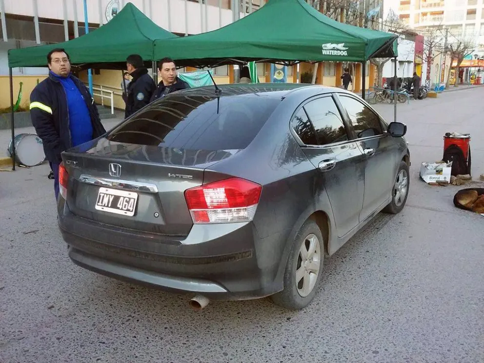 El conductor del Honda fue trasladado al hospital. (Foto FM La Súper)