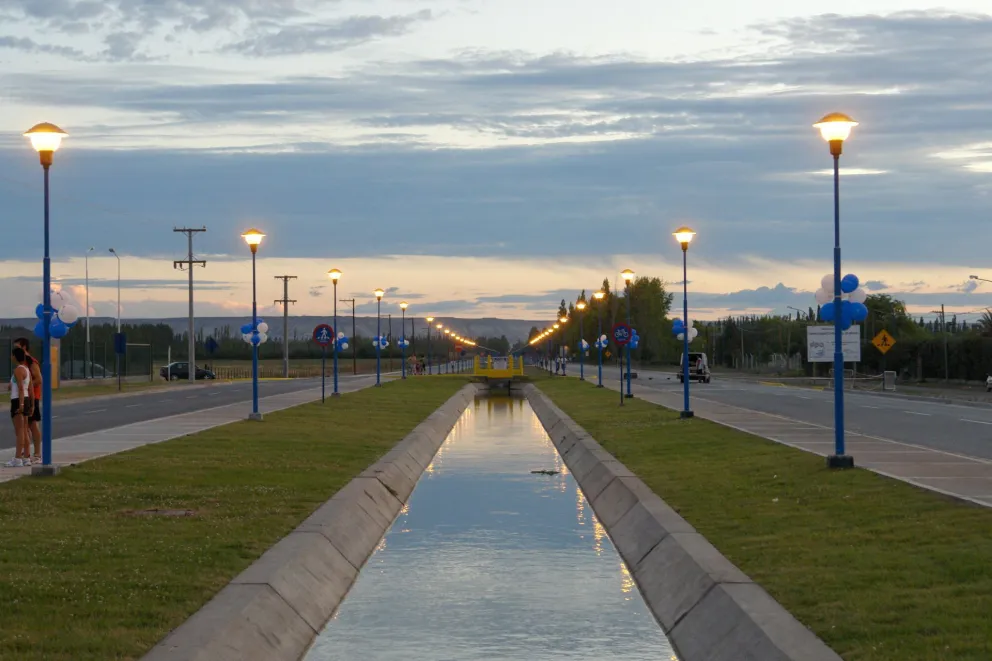 Robo a plena luz del día: estacionaron el auto para ir a caminar y cuando regresaron les habían roto los vidrios 