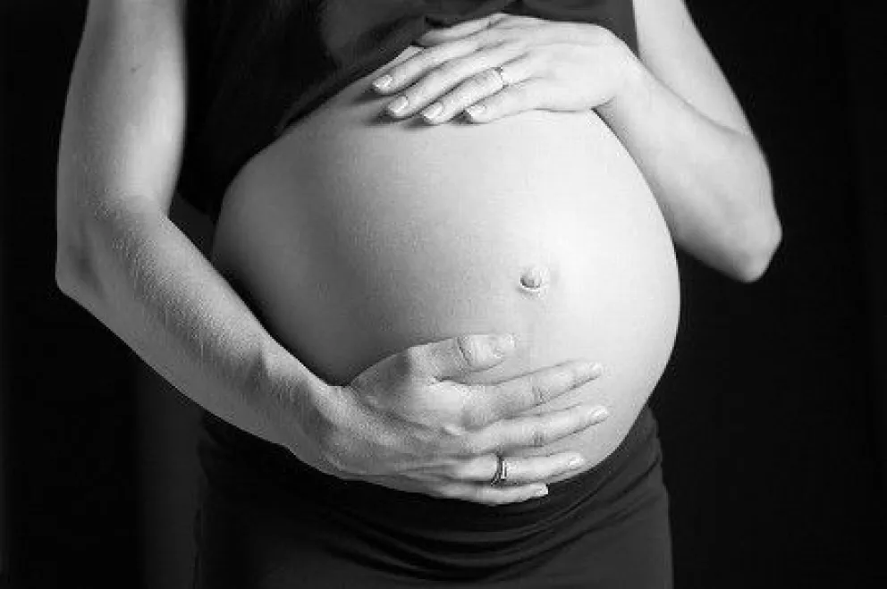 El padre del bebe en gestación murió y la mamá recurrió al derecho a la identidad a través de ADN post morten 