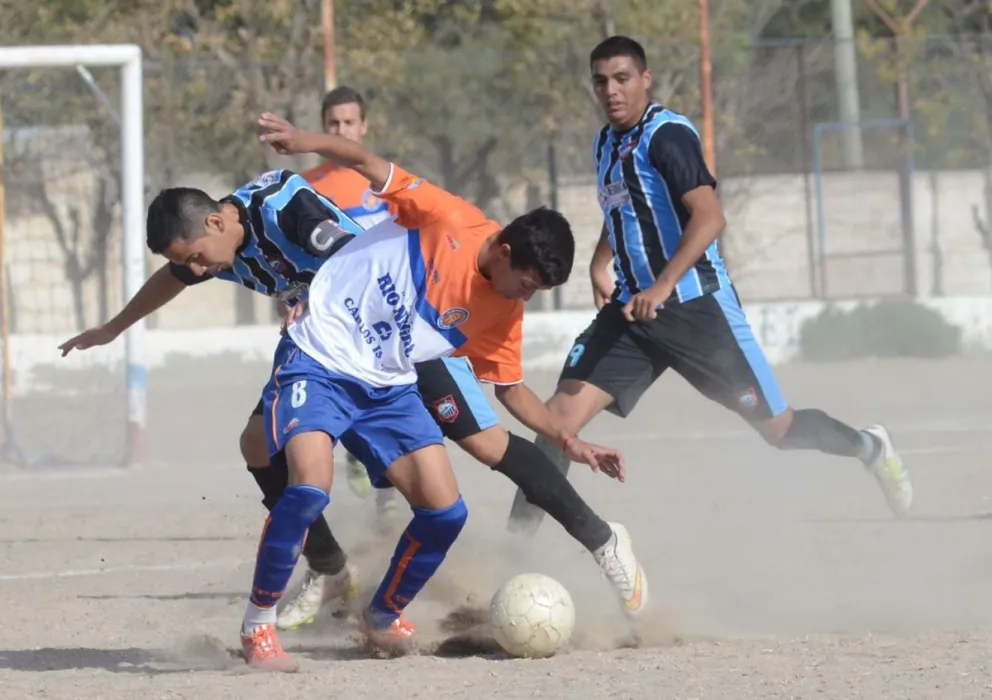 Liga Confluencia: Este domingo habrá duelo roquense en el masculino y acción para el femenino