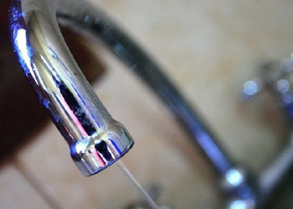 La interrupción del servicio se extenderá durante 24 horas mientras se realizan trabajos complementarios sobre el acueducto de calle Güemes. Foto: Archivo