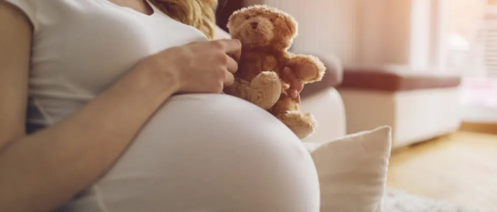 La mujer cursaba un embarazo de alto riesgo y cuando volvió de la licencia dejaron de darle tareas. Foto (ilustrativa).