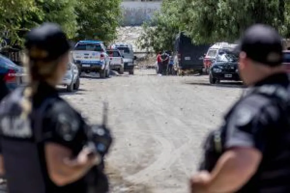 Allanamientos, secuestros y detenciones en "la avenida de la Droga"