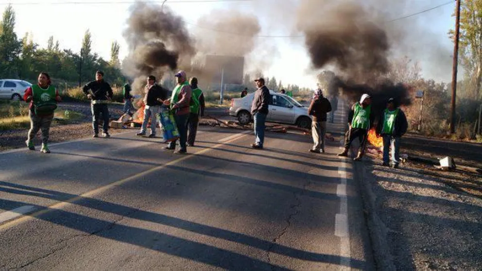 Corte en Ruta 22: manifestantes se encuentran en calle Mendoza y también en Av. San Juan