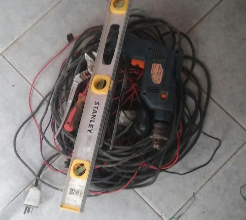 Le robaron la moto, herramientas de trabajo y un celular
