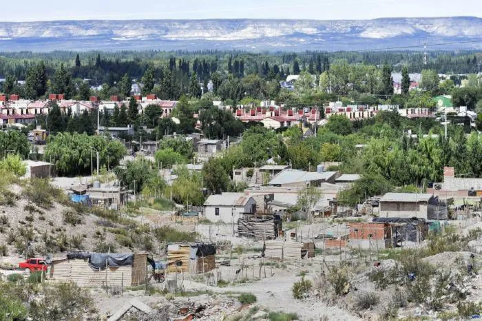 Tenía orden de alejamiento y la policía lo encontró dentro de la casa de su expareja