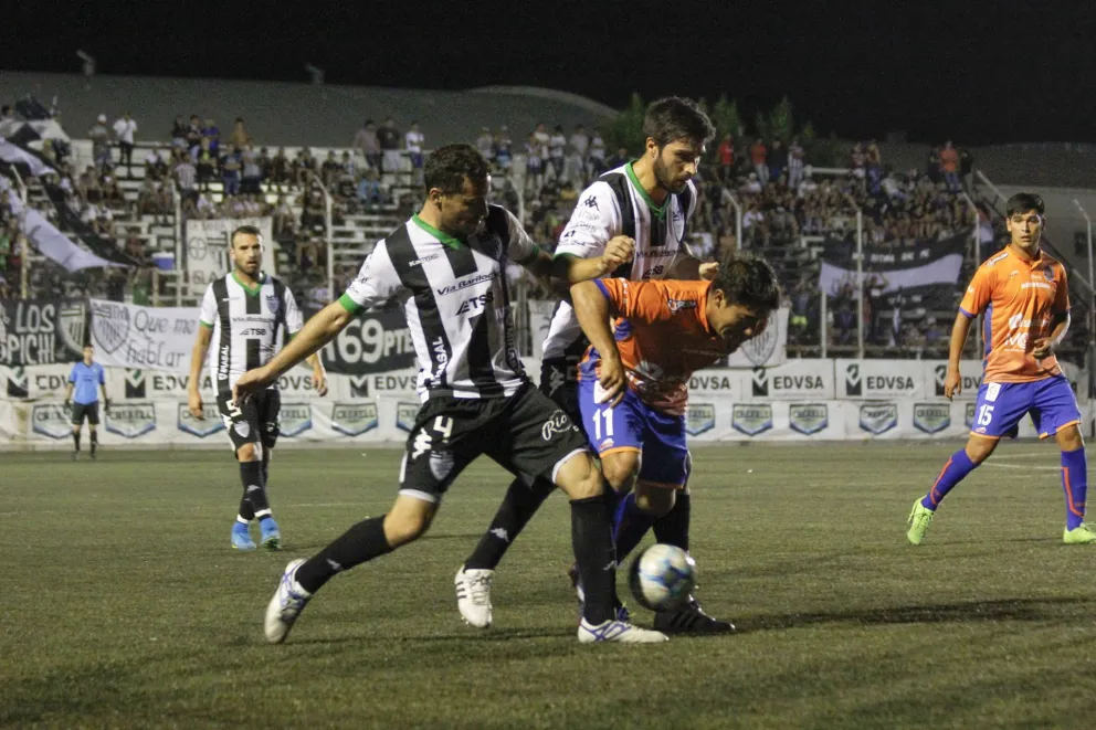 En La Visera, el Depo y Cipolletti están abriendo el año.