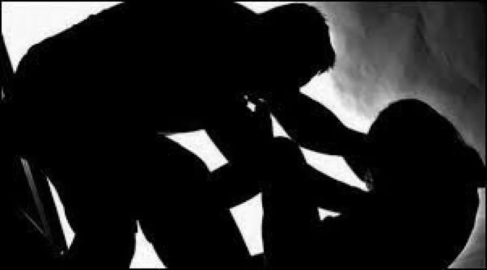 Condenaron a prisión a un policía por abuso sexual pero permanecerá en libertad hasta que la pena "quede firme"