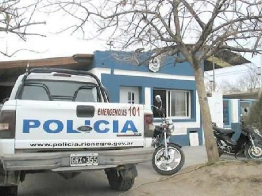 Detenido por incumplir una orden judicial de restricción de acercamiento. 