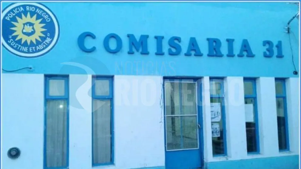 Entraron por el balcón, robaron 10.000 dólares, 500.000 pesos y otros objetos