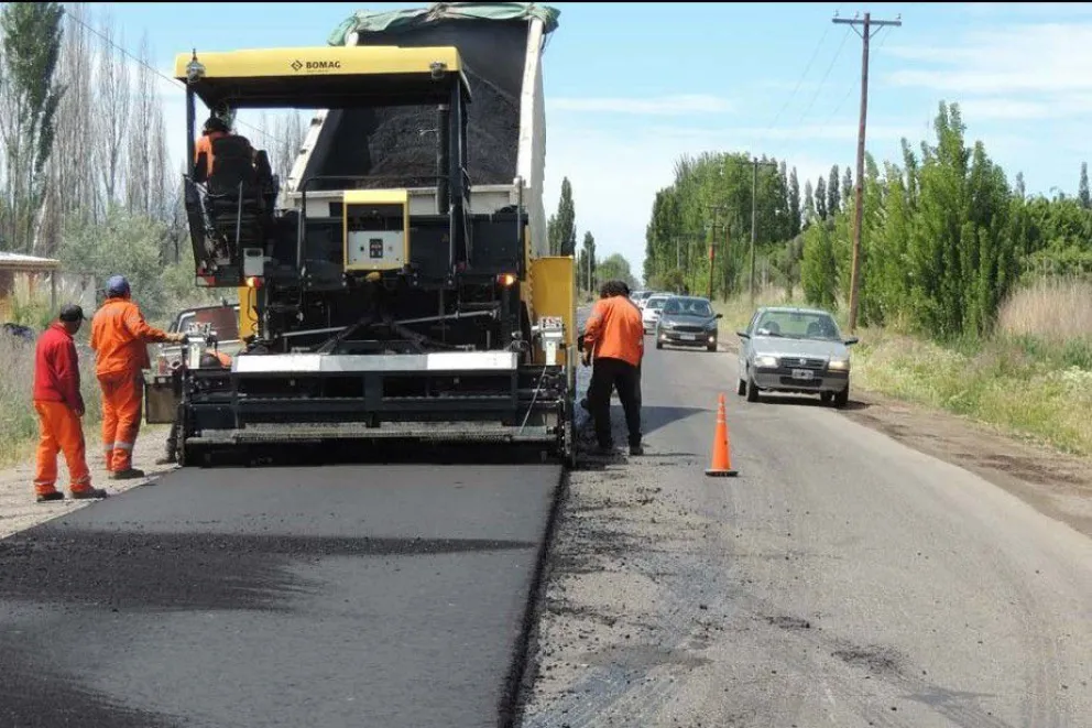 El Gobierno Nacional se comprometió a financiar más obras de asfalto en Roca
