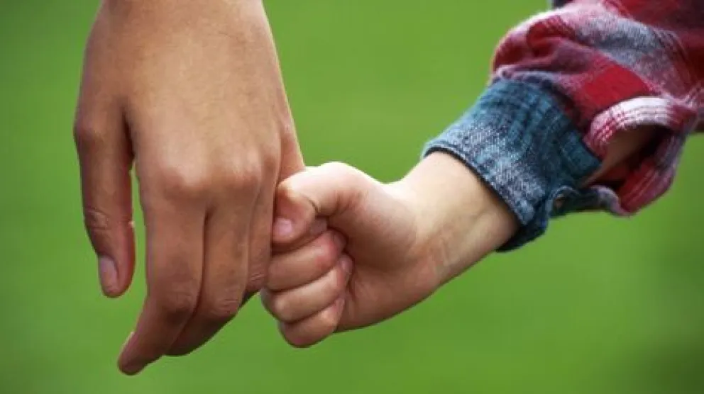 La justicia autorizó a una joven de llevar el apellido de su padre de crianza 