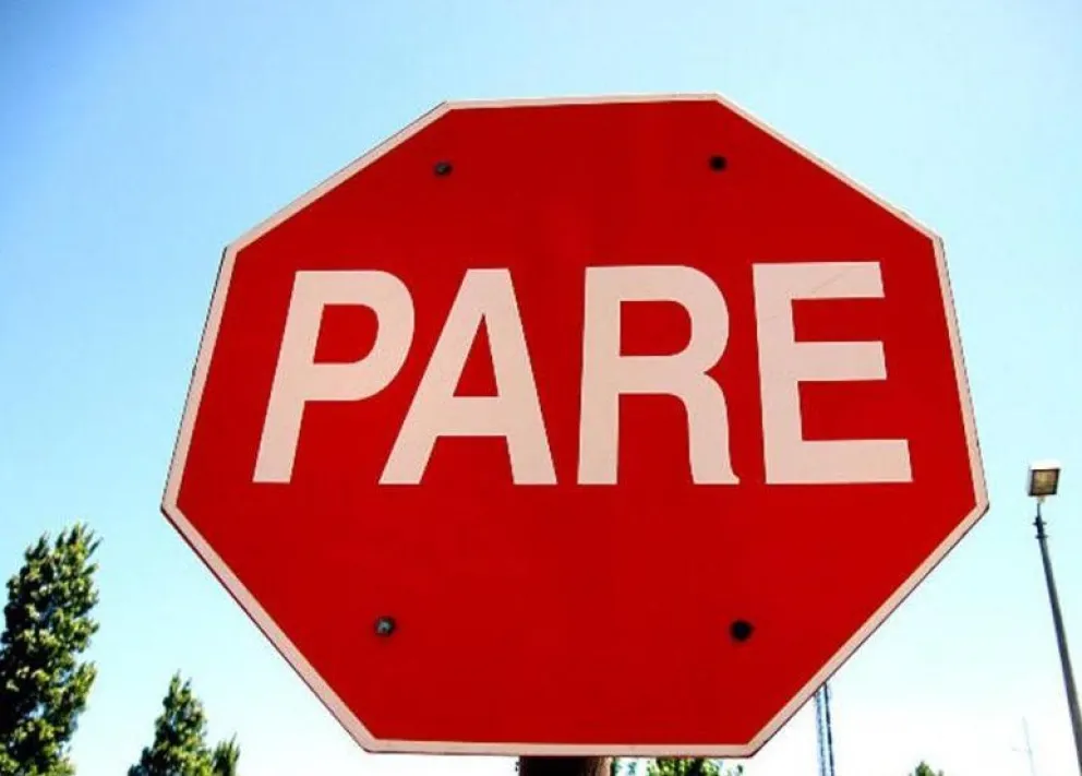 Cartel de "PARE" vs. paso para quien circula por la derecha: La justicia resolvió quién tiene prioridad en Roca