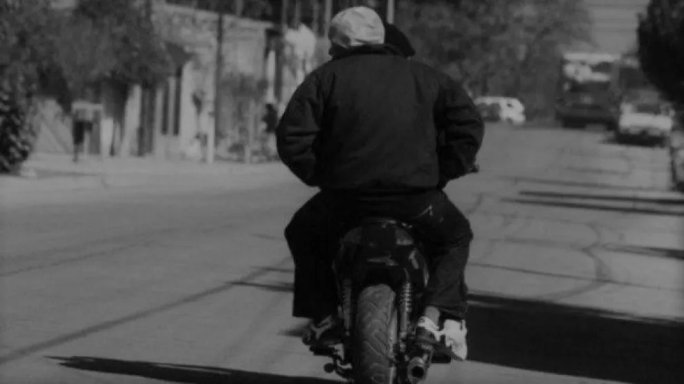 Delincuentes robaron un comercio en calle La Plata y rompieron el ingreso a una verduleria 