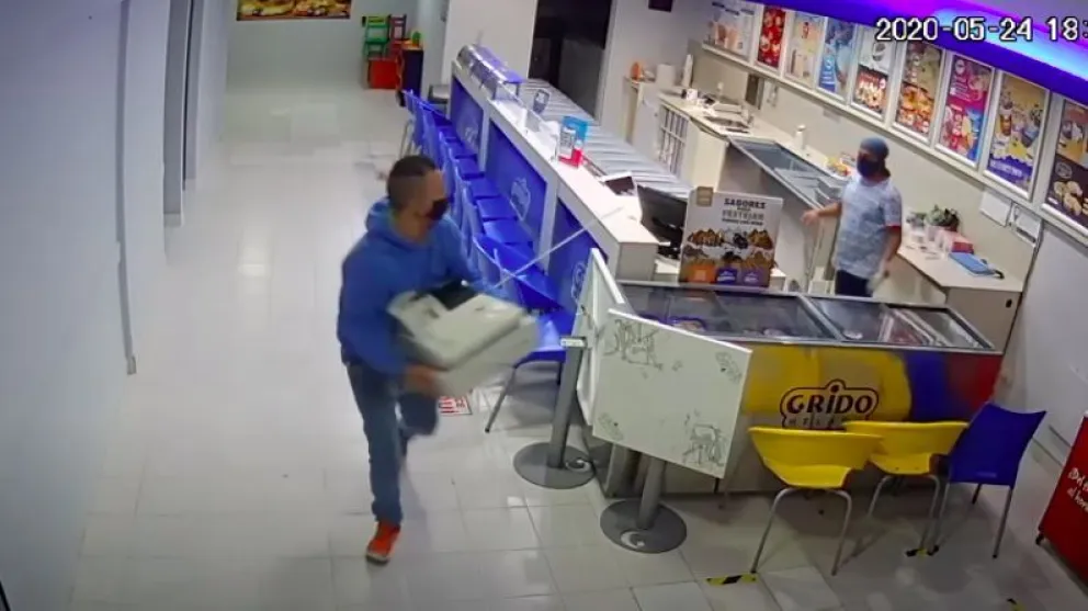 El ladrón de las zapatillas rojas volvió a hacerlo: ahora entró a robar a Grido