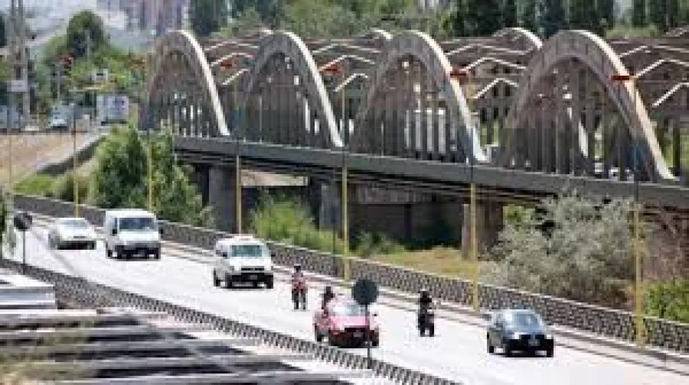 Amenazan con cortar los puentes para la Fiesta de la Confluencia