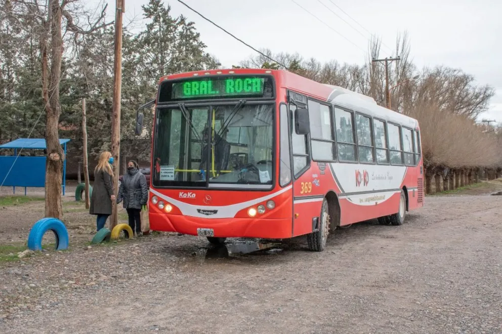 Los colectivos del transporte urbano provisorio ya recorren toda la ciudad