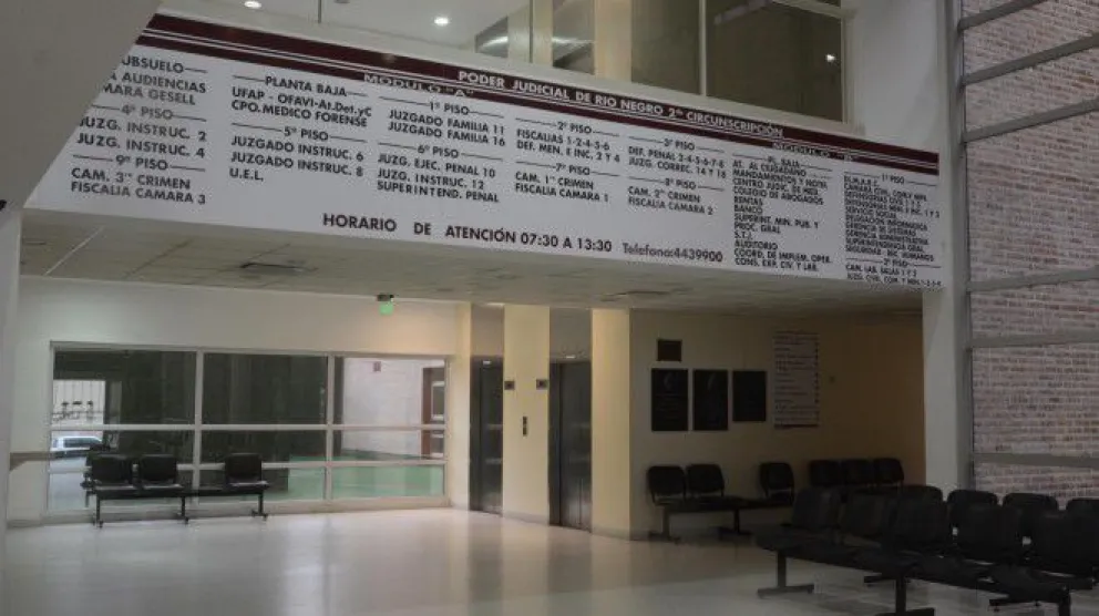 Una mujer sufrió una fractura de cadera durante el cumpleaños de su nieta y la Justicia confirmó la condena contra el salón y la aseguradora. Foto: archivo ANR.