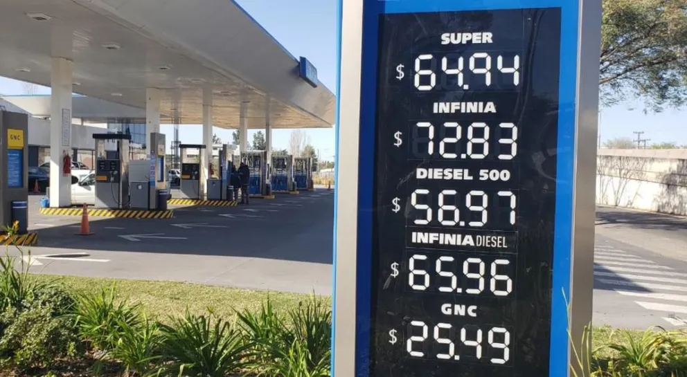 Aconsejan cargar combustible con tiempo en la ciudad