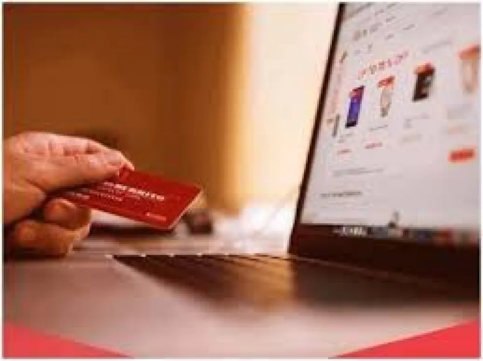 No la escucharon y ahora la tienen que indemnizar: El banco no le cerró la cuenta y la informó como deudora