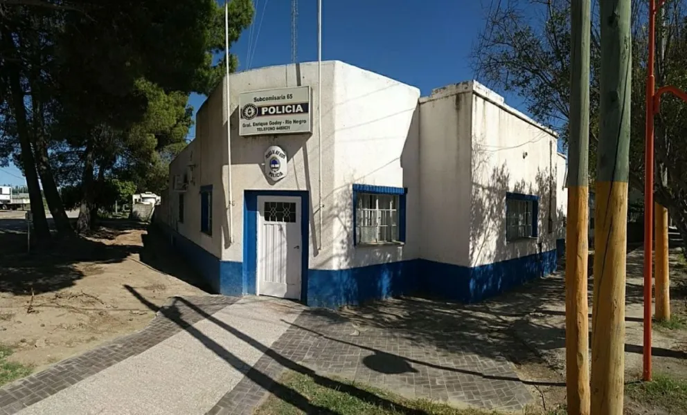 Buscan a un hombre que se dio a la fuga previo a ser acusado de abuso contra su hija 