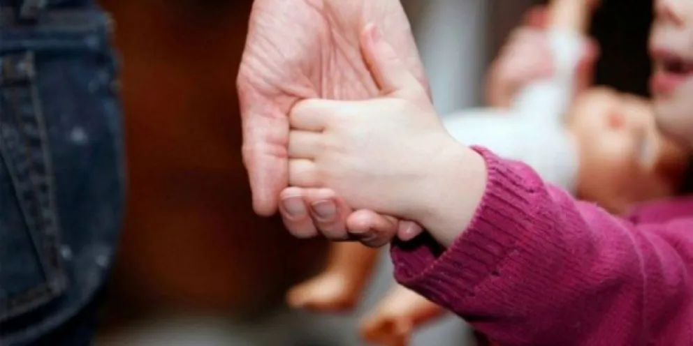 Buscan familias solidarias para un niño y una niña del Alto Valle