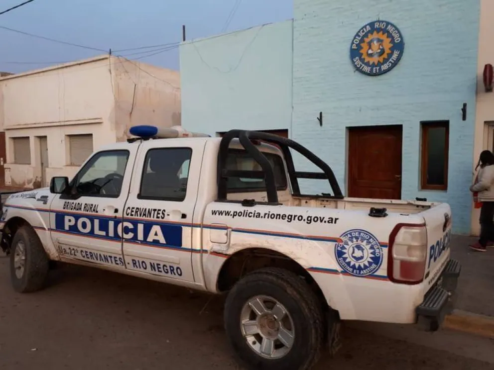 Con las chapas al hombro: dos sujetos terminaron detenidos por intento de robo