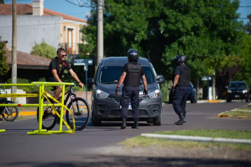 Gran operativo de la Policía en la Regata del Río Negro