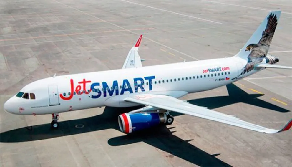 JetSmart dejó varados a pasajeros roquenses en Bariloche y se debieron costear los pasajes terrestres 