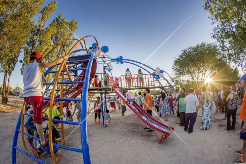Van a inaugurar un nuevo multijuego para los niños de Roca