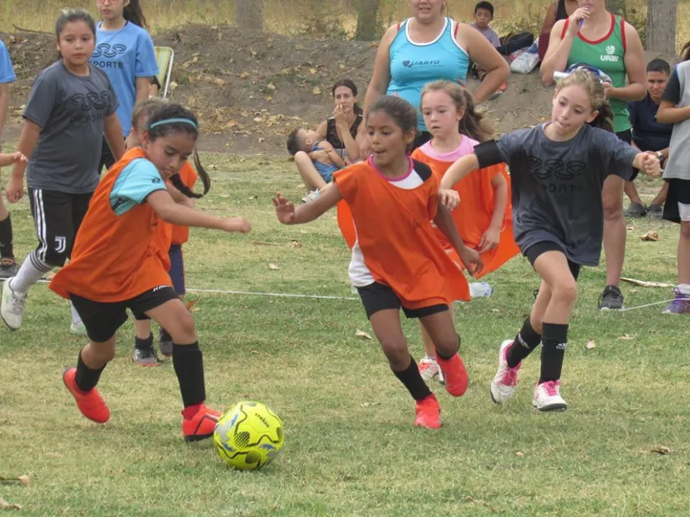 Empezá Fútbol femenino en el Depo Roca 