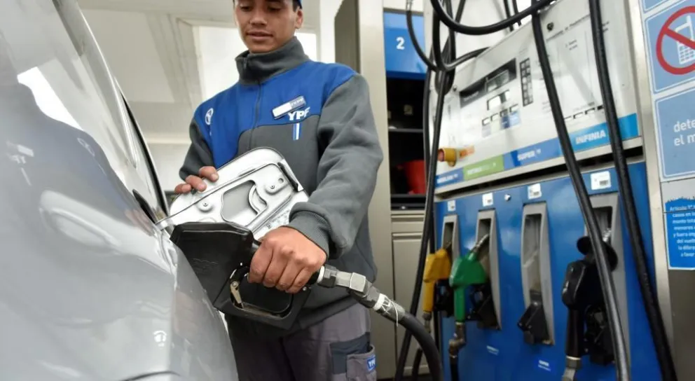 ¿Tenes que cargar combustible? Mirá hasta qué hora atenderán hoy