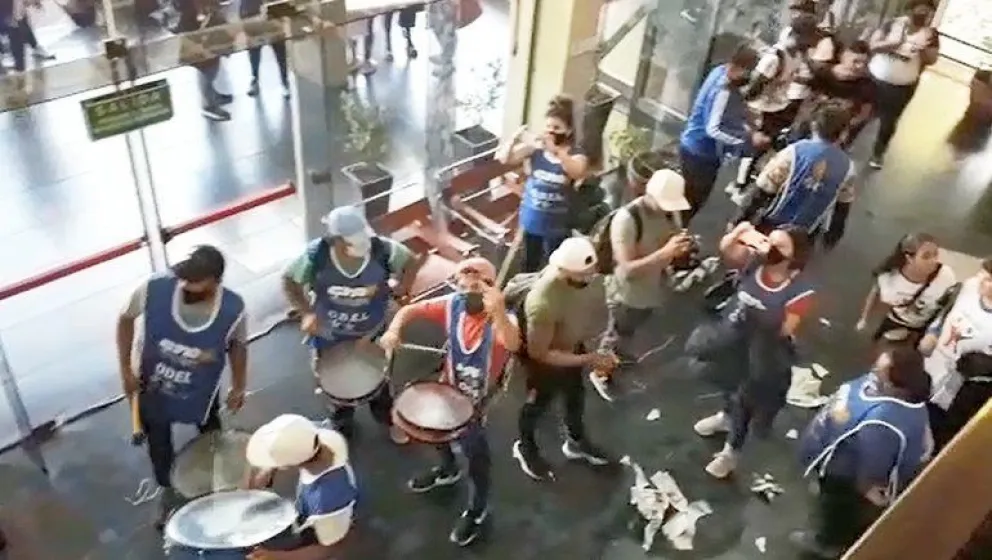 Resolvieron reglas de conducta para quienes atacaron al diario Río Negro