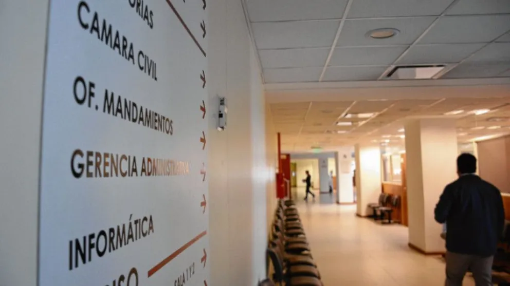 Deberán indemnizarla con más de dos millones por tenerla en negro y después negar que la conocían