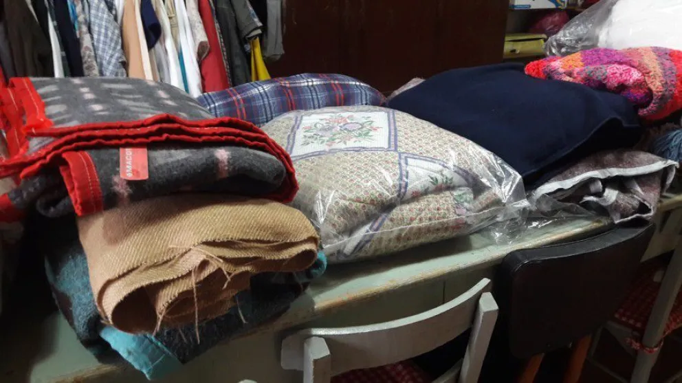 ¡Acércate y dona!: Están realizando un colecta de abrigos y frazadas en Roca